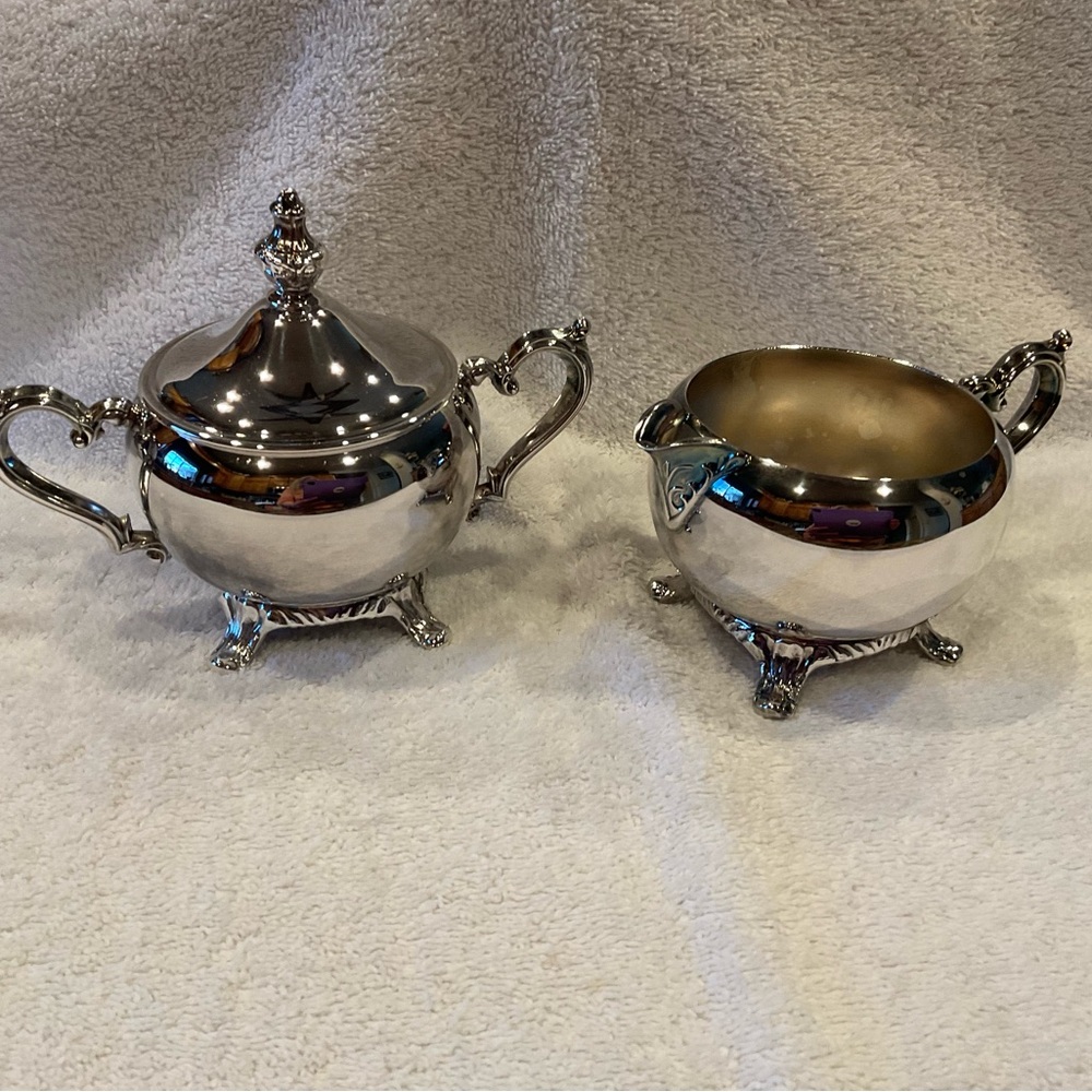 WM Rogers Silver Plated Sugar Bowl and Creamer